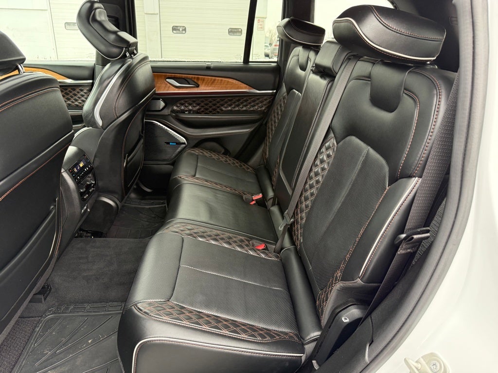 2023 Jeep Grand Cherokee Summit CARBRAVO!