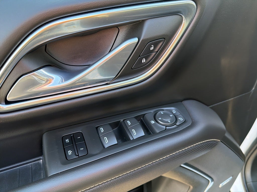 2023 GMC Yukon SLT CARBRAVO!