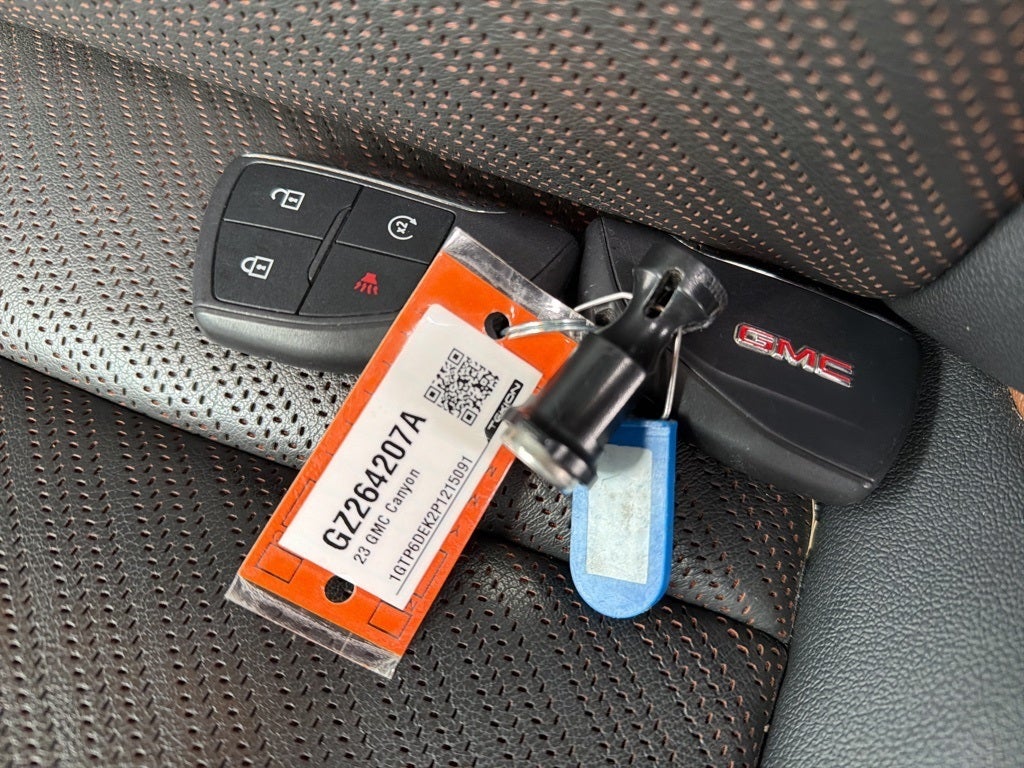 2023 GMC Canyon AT4 CARBRAVO CERTFIED!