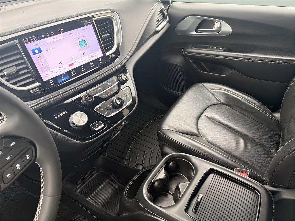 2022 Chrysler Pacifica Touring L CARBRAVO!