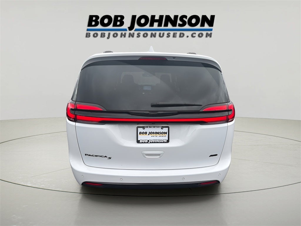 2022 Chrysler Pacifica Touring L CARBRAVO!