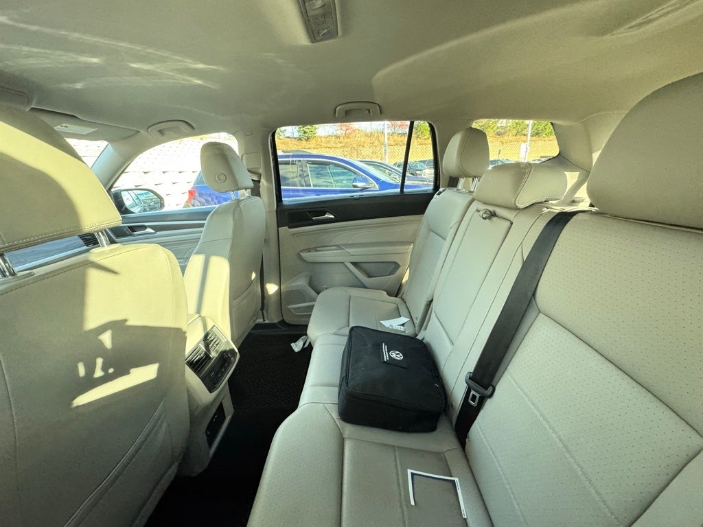 2022 Volkswagen Atlas 3.6L V6 SE w/Technology