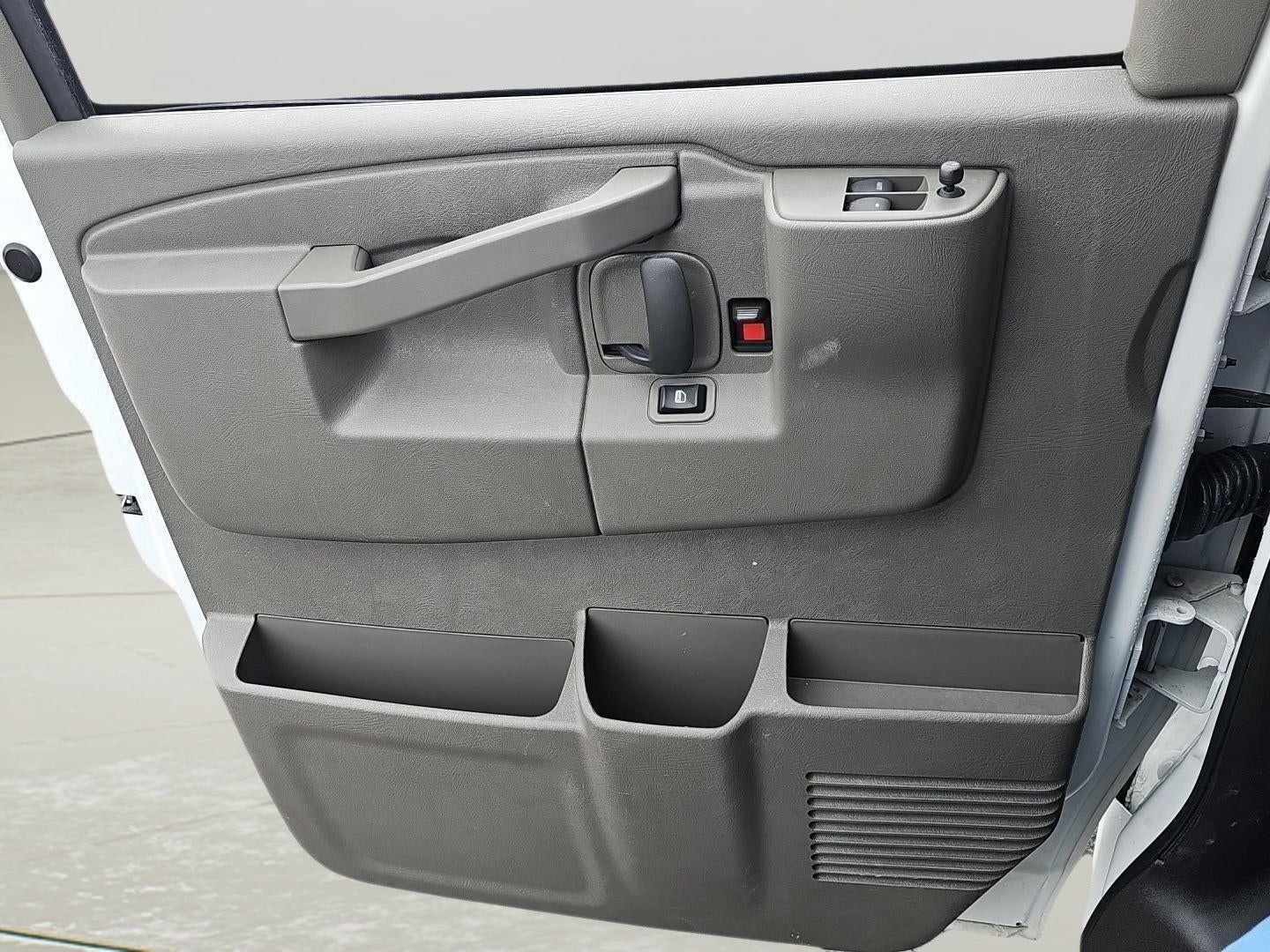 2025 Chevrolet Express Passenger LT