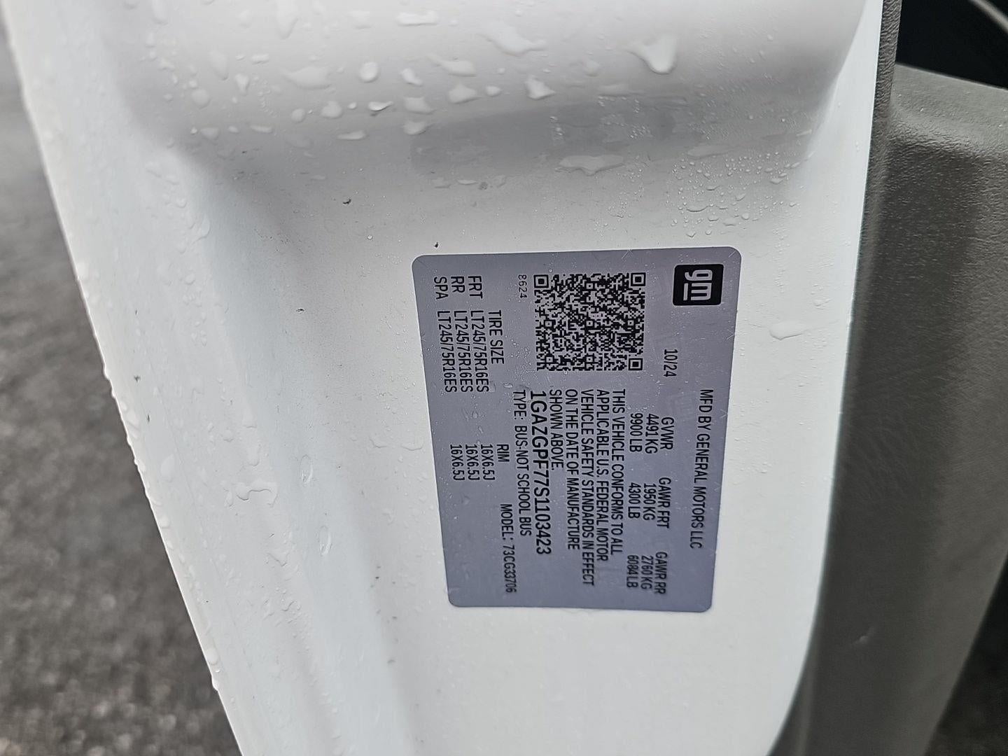 2025 Chevrolet Express Passenger LT