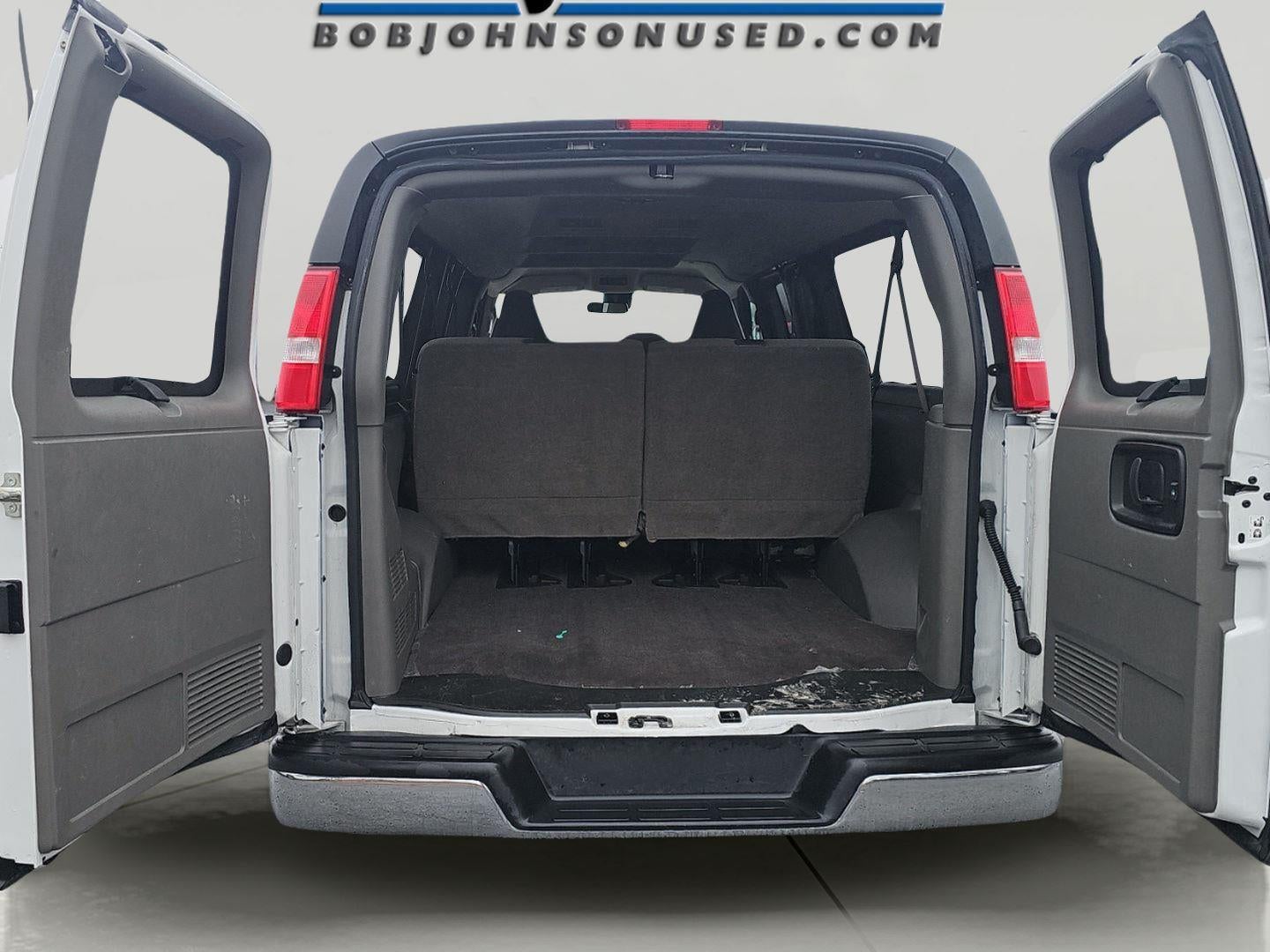 2025 Chevrolet Express Passenger LT