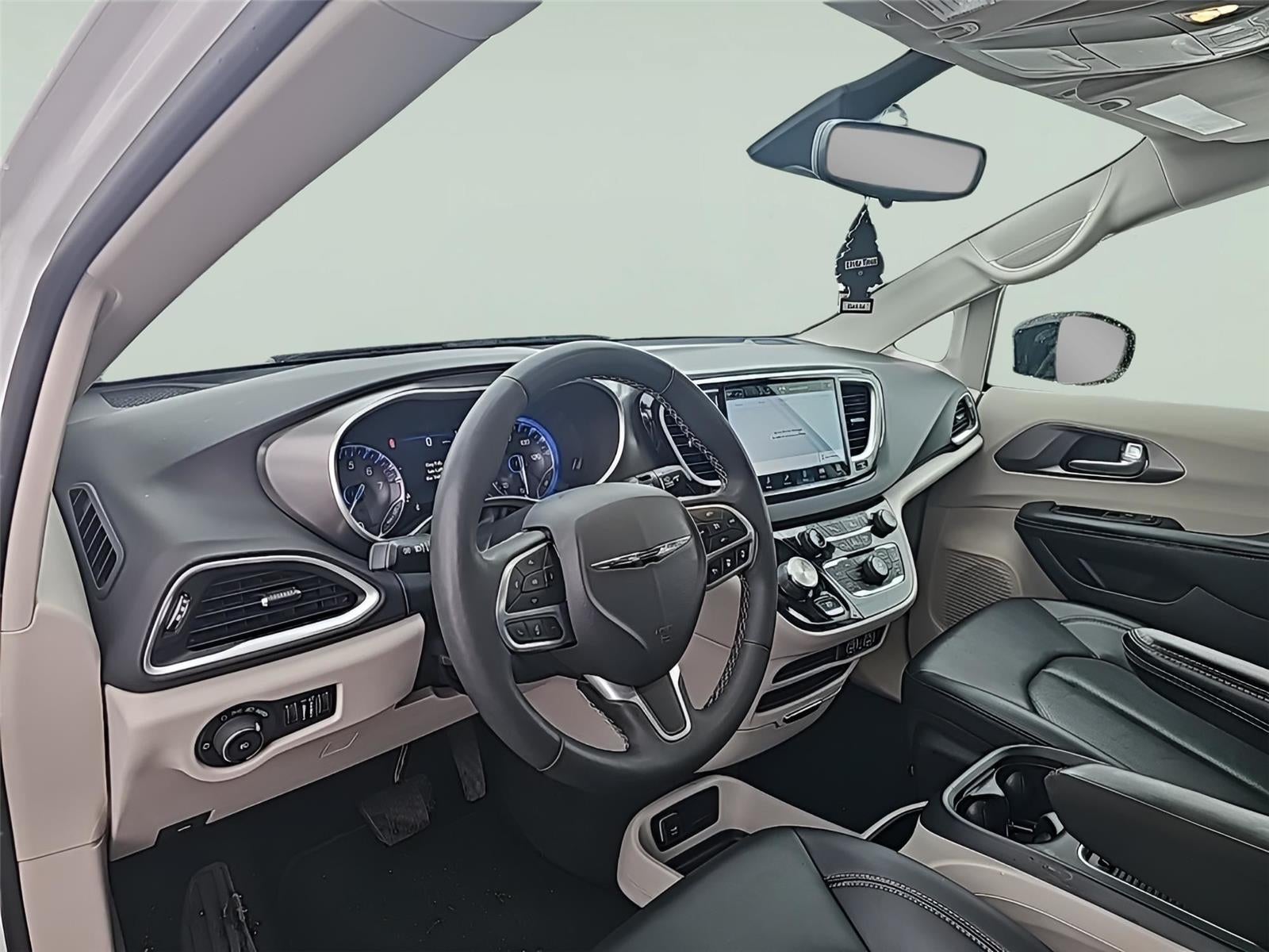 2024 Chrysler Pacifica Touring L Fresh Trade! Remote Start, Power Rear Doors, Power