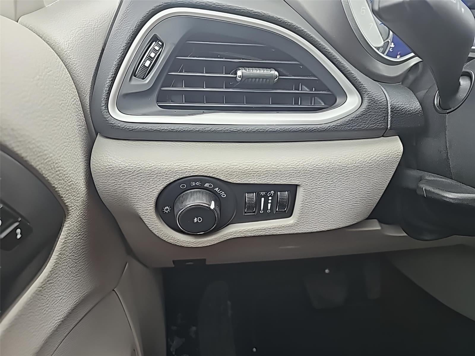 2024 Chrysler Pacifica Touring L Fresh Trade! Remote Start, Power Rear Doors, Power