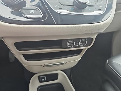 2024 Chrysler Pacifica Touring L Fresh Trade! Remote Start, Power Rear Doors, Power