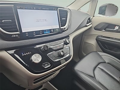 2024 Chrysler Pacifica Touring L Fresh Trade! Remote Start, Power Rear Doors, Power