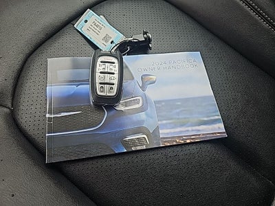 2024 Chrysler Pacifica Touring L Fresh Trade! Remote Start, Power Rear Doors, Power