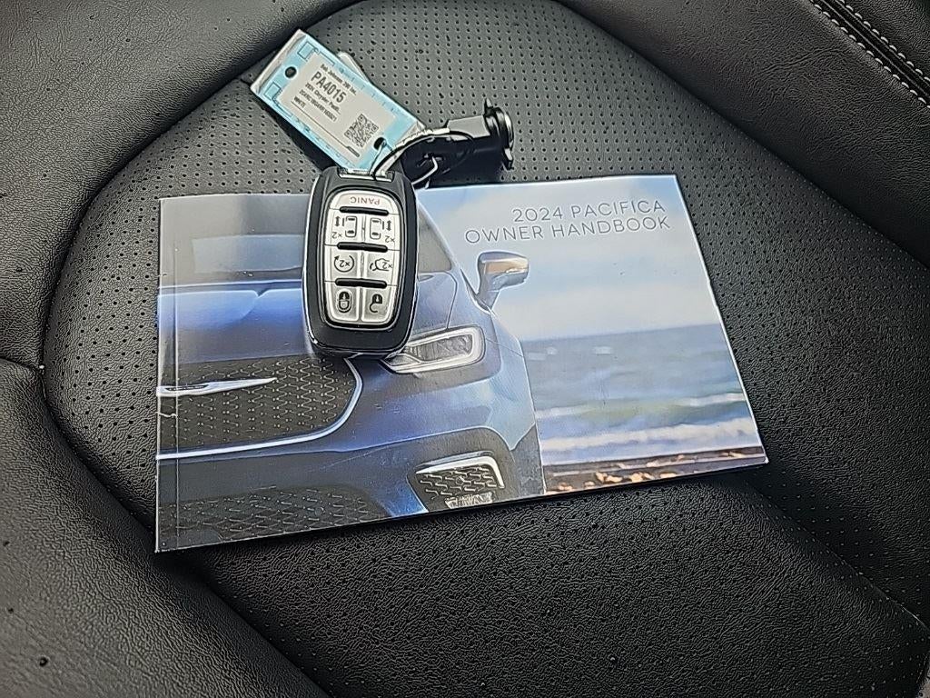 2024 Chrysler Pacifica Touring L Fresh Trade! Remote Start, Power Rear Doors, Power