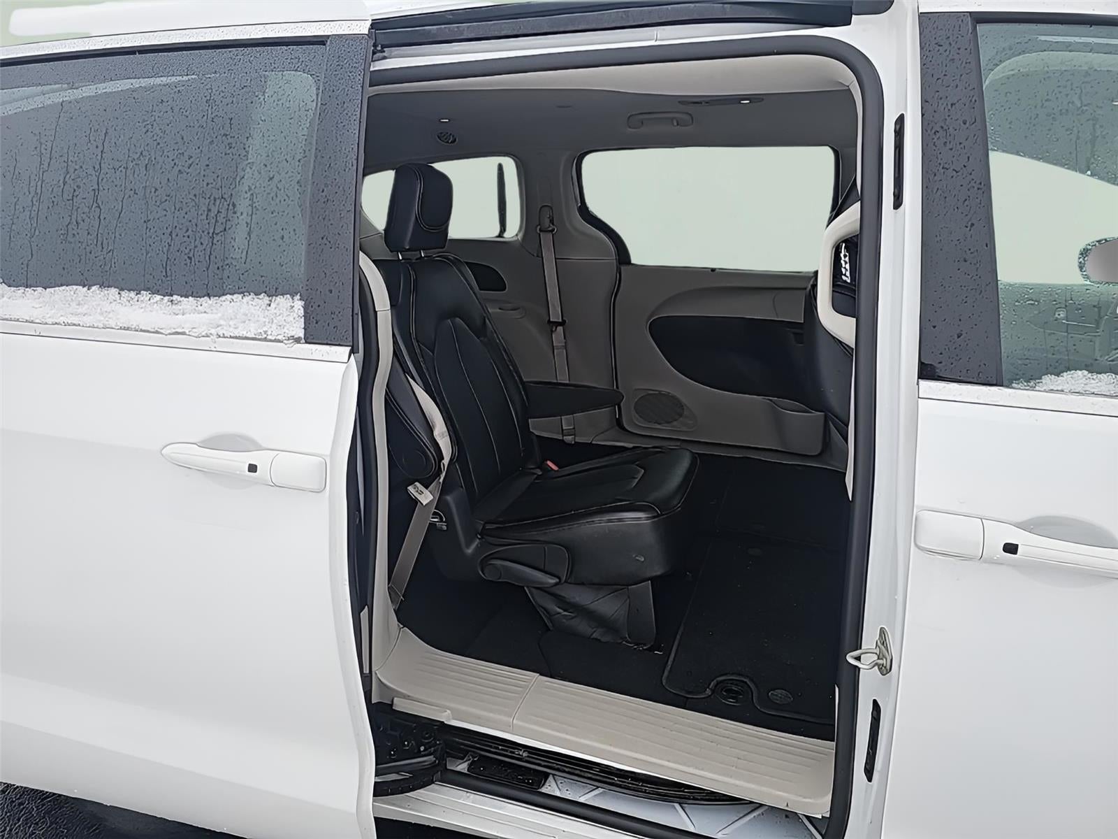 2024 Chrysler Pacifica Touring L Fresh Trade! Remote Start, Power Rear Doors, Power