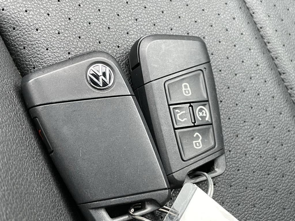 2022 Volkswagen Tiguan SE R-Line Black