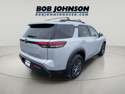 2022 Nissan Pathfinder SV