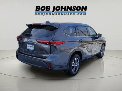 2022 Toyota Highlander Hybrid XLE
