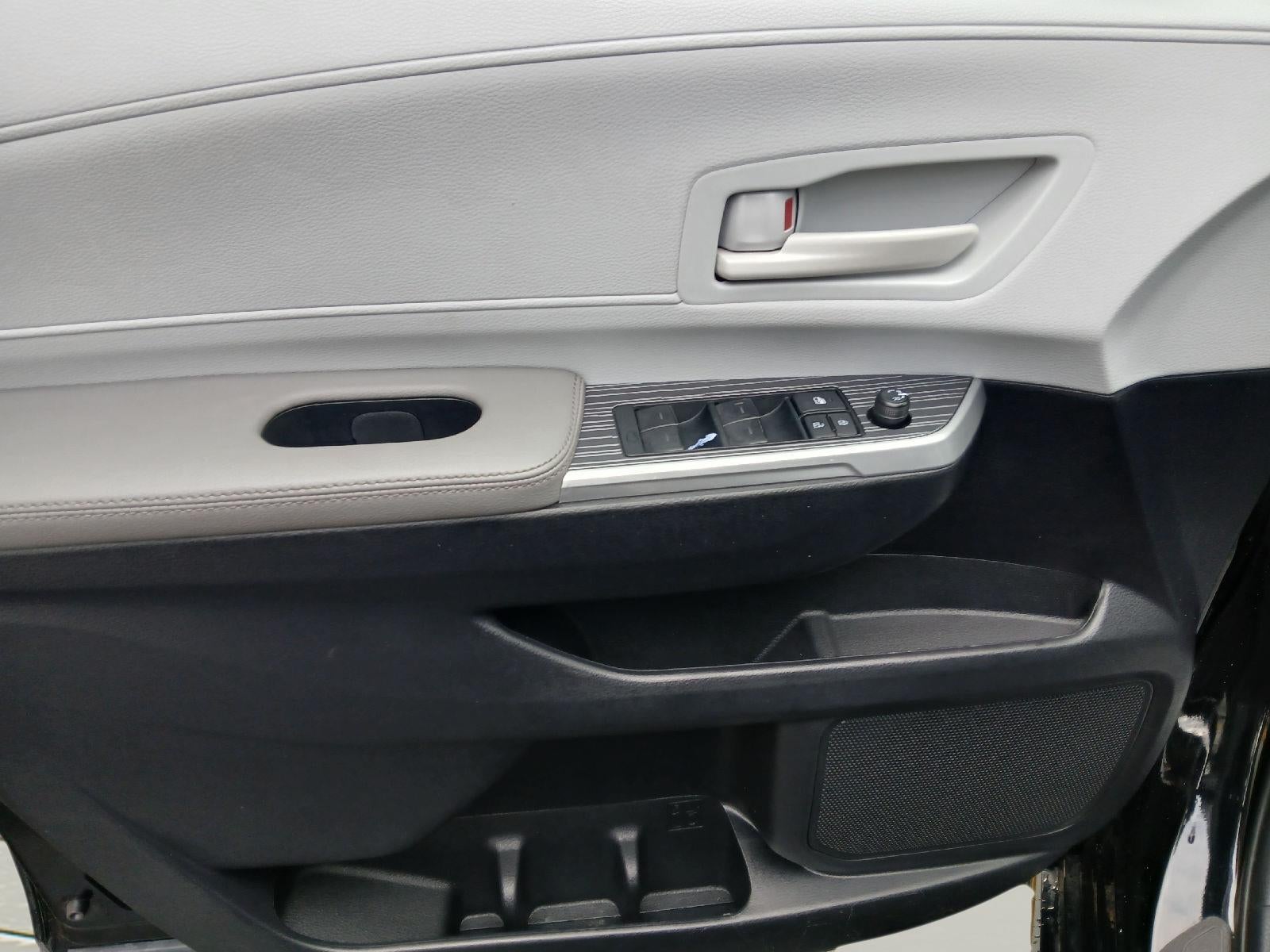 2025 Toyota Sienna LE 8-Passenger