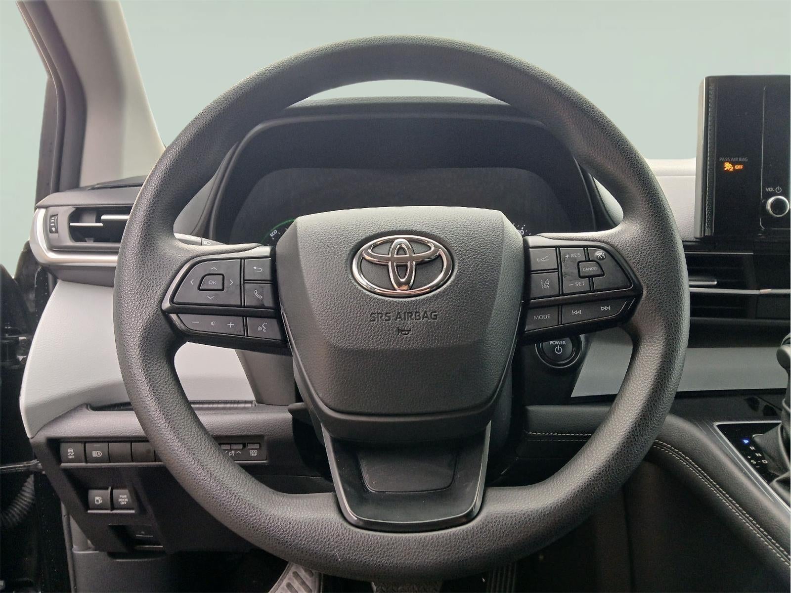 2025 Toyota Sienna LE 8-Passenger