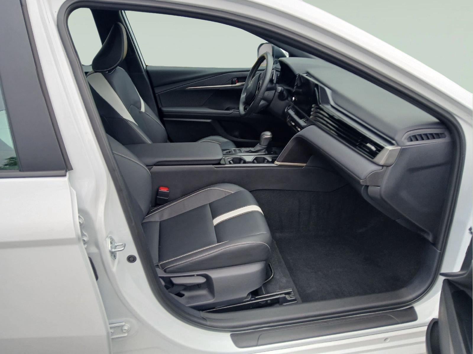 2025 Toyota Camry SE AWD
