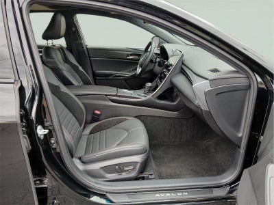 2022 Toyota Avalon Hybrid XSE Nightshade