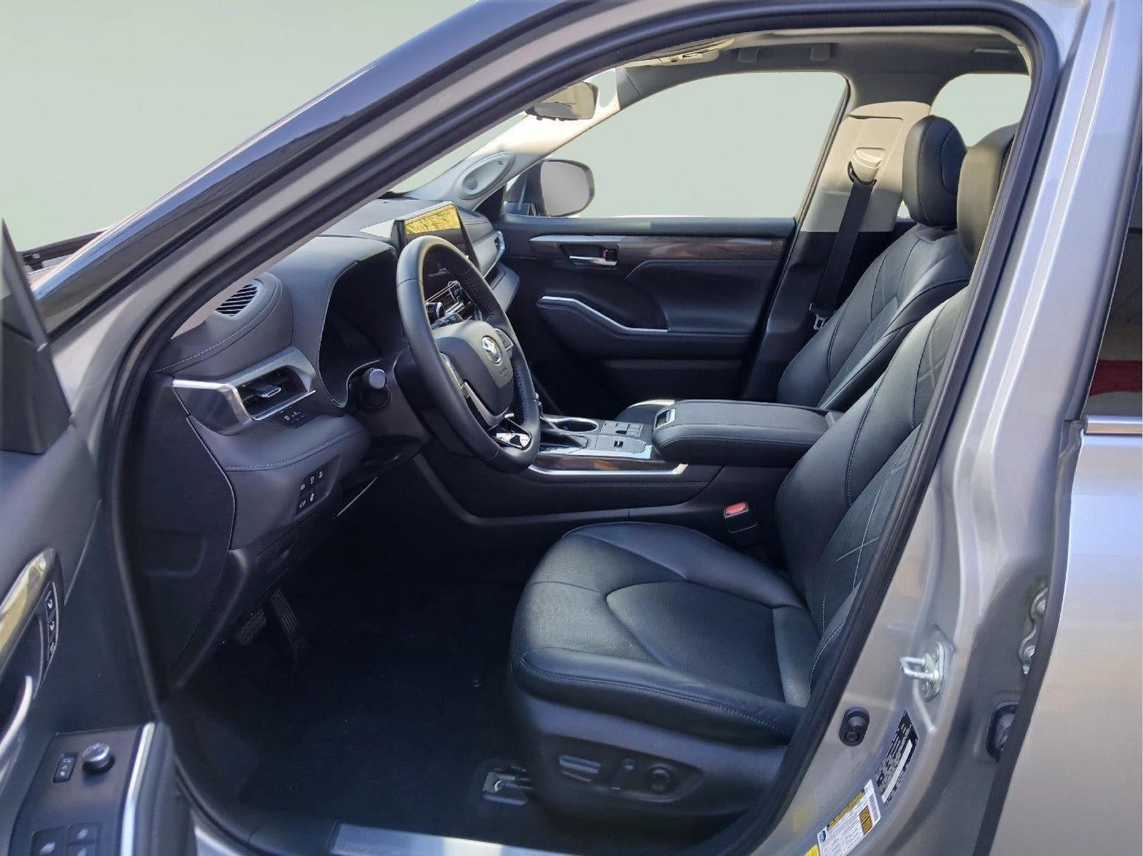2023 Toyota Highlander Hybrid Platinum