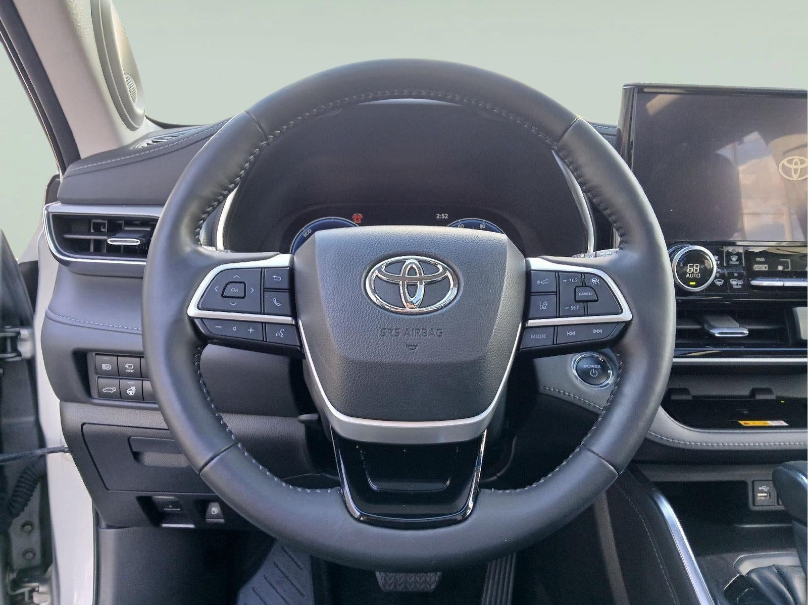 2023 Toyota Highlander Hybrid Platinum
