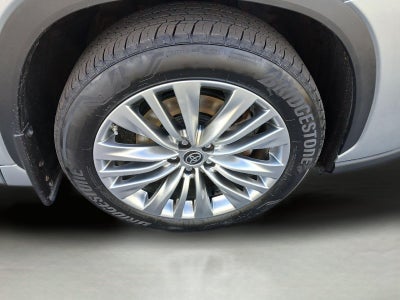 2023 Toyota Highlander Hybrid Platinum