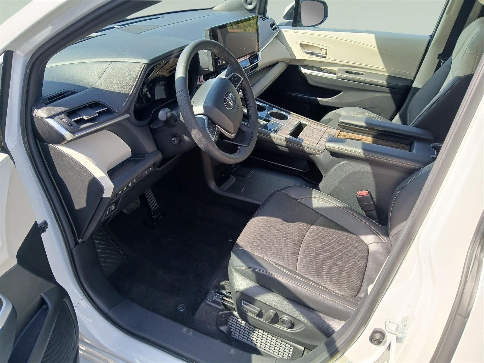 2025 Toyota Sienna Platinum 7-Passenger