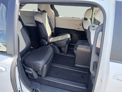 2025 Toyota Sienna Platinum 7-Passenger