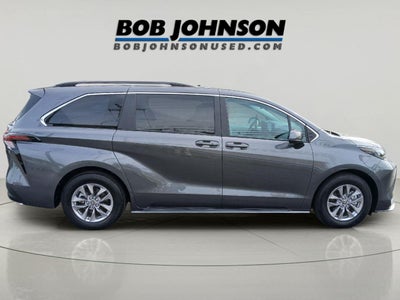 2025 Toyota Sienna LE 8-Passenger