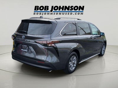2025 Toyota Sienna LE 8-Passenger