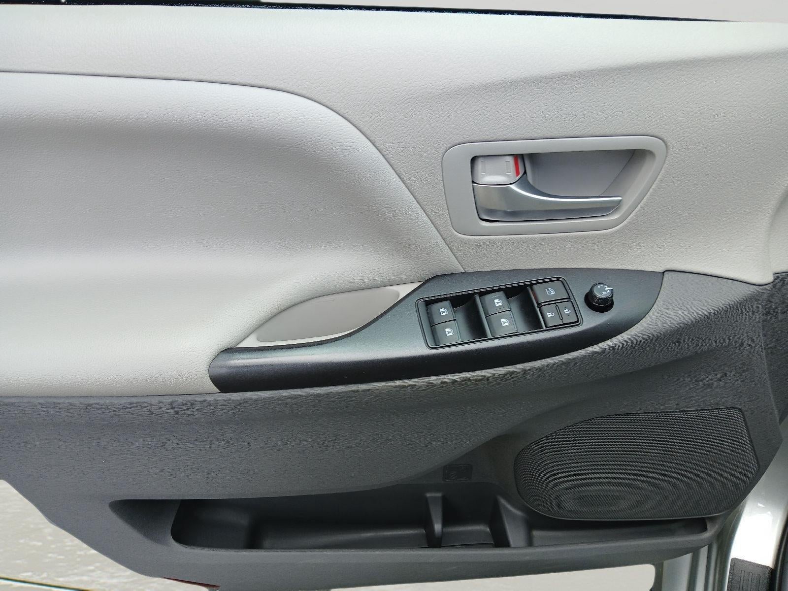 2019 Toyota Sienna LE 8-Passenger