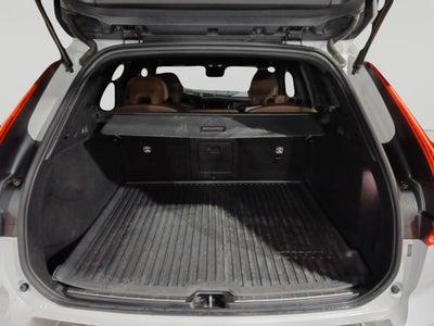 2023 Volvo XC60 Plus Dark Theme