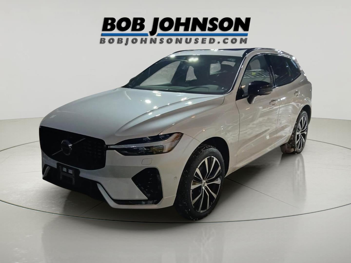 2023 Volvo XC60 Plus Dark Theme