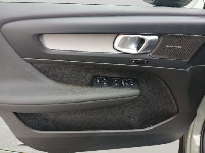 2025 Volvo XC40 Ultra Dark Theme