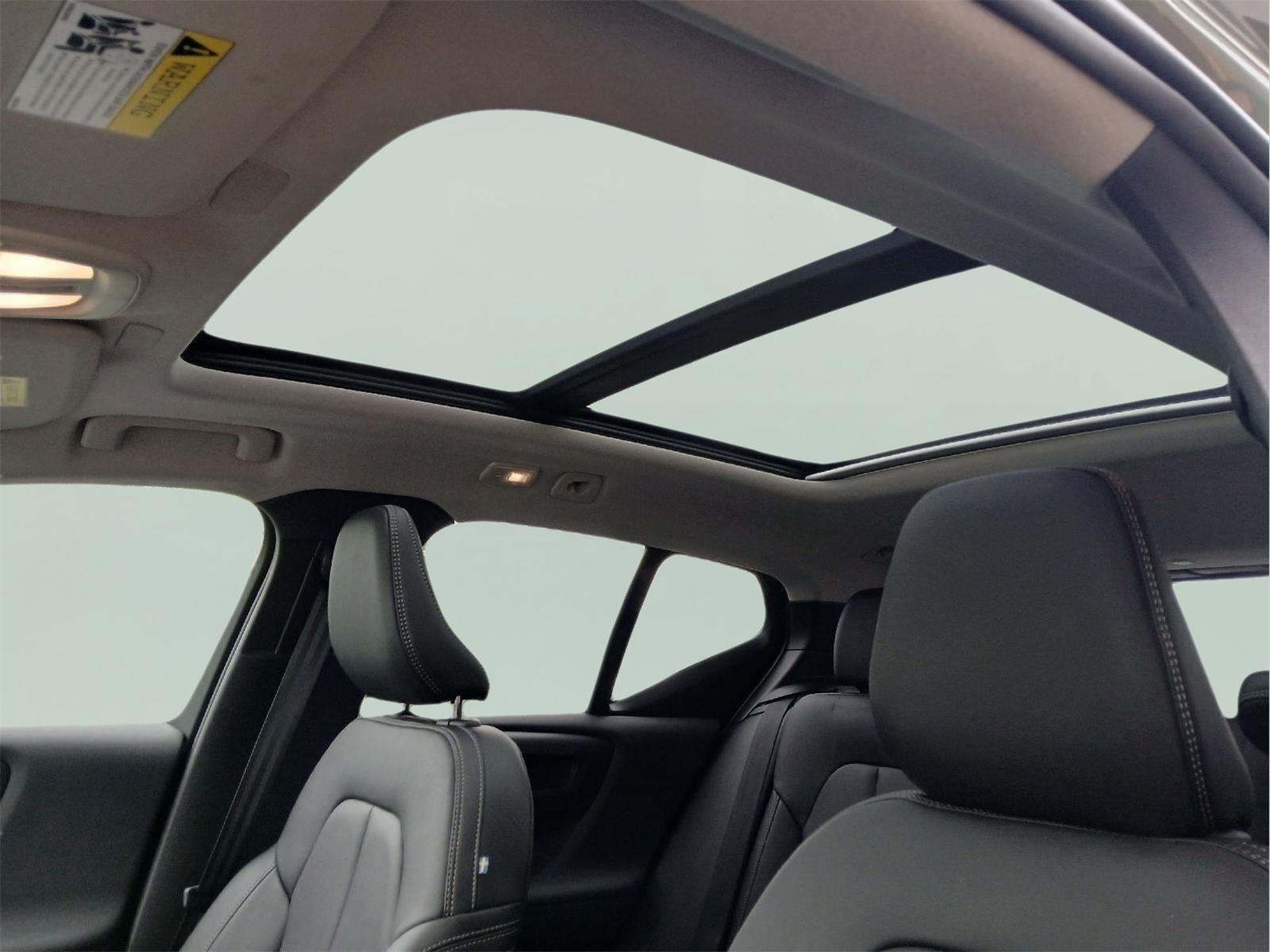 2025 Volvo XC40 Ultra Dark Theme