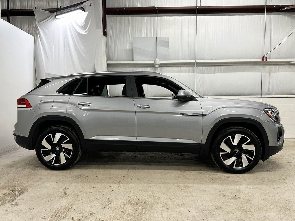 2025 Volkswagen Atlas Cross Sport 2.0T SE w/Technology CarBravo Certified