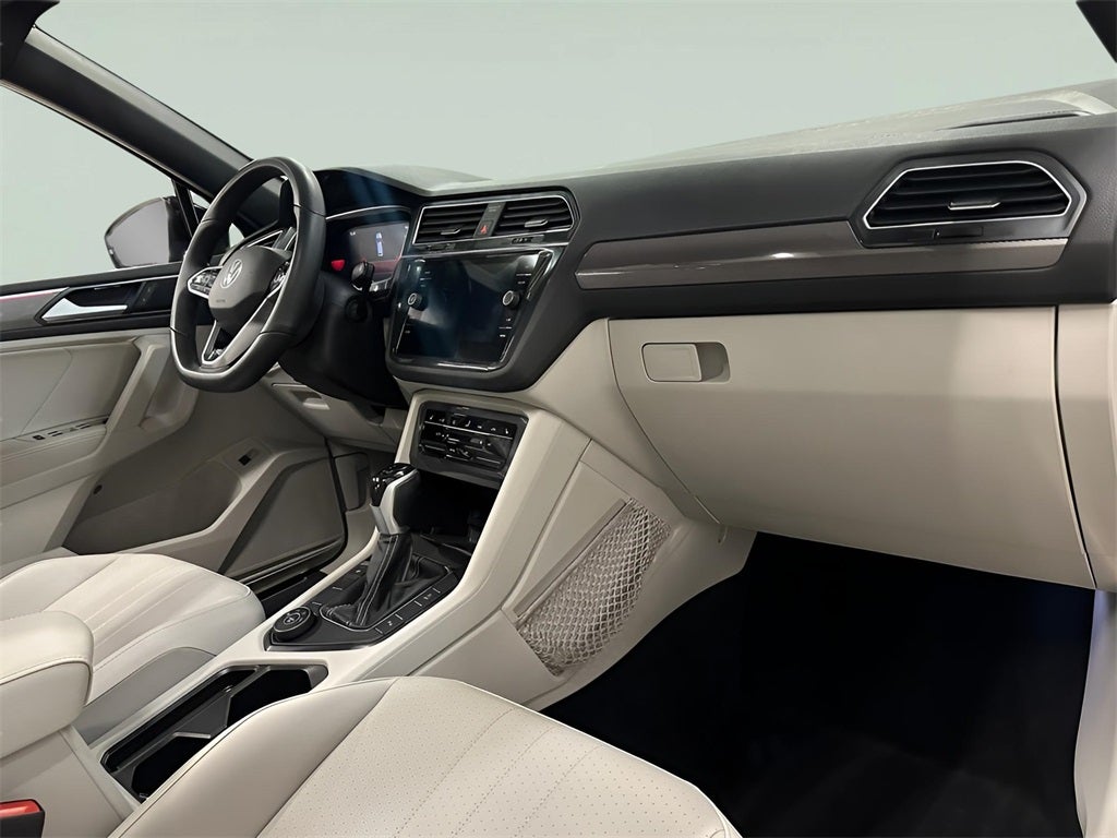 2022 Volkswagen Tiguan 2.0T SE R-Line Black CarBravo