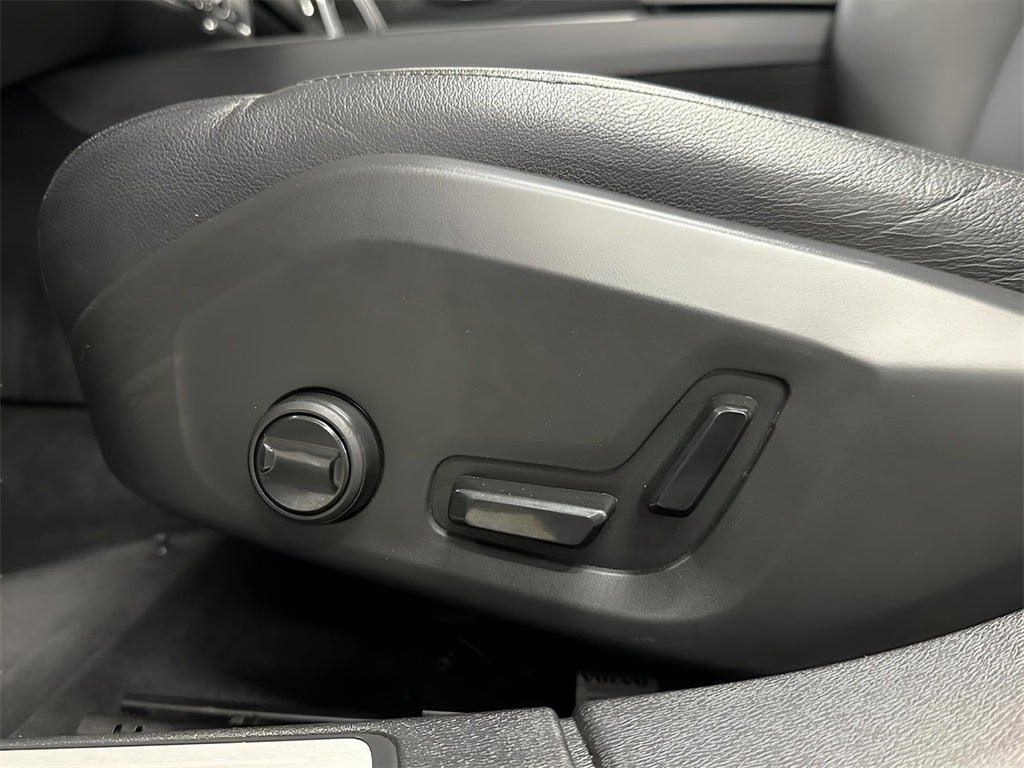 2025 Volvo S60 B5 Core CarBravo