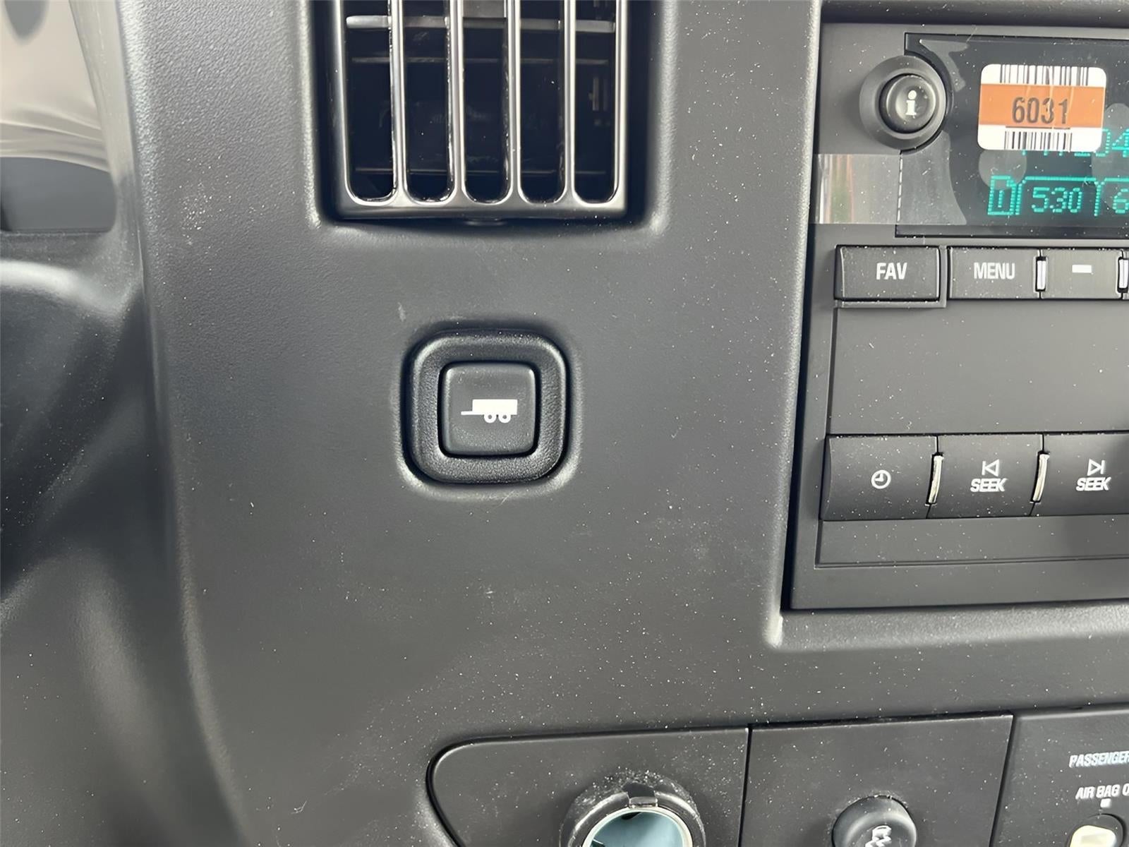 2025 Chevrolet Express Cutaway 3500 1WT