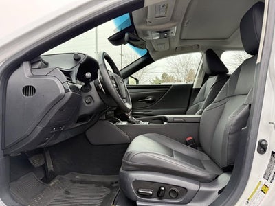 2024 Lexus ES 300h SEDAN