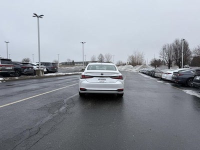 2024 Lexus ES 300h SEDAN