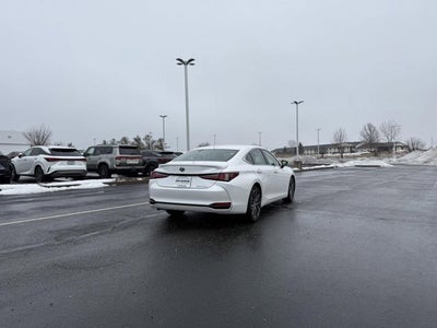 2024 Lexus ES 300h SEDAN