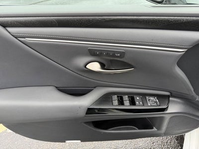 2024 Lexus ES 300h SEDAN