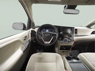 2018 Toyota Sienna LE Auto Access Seat