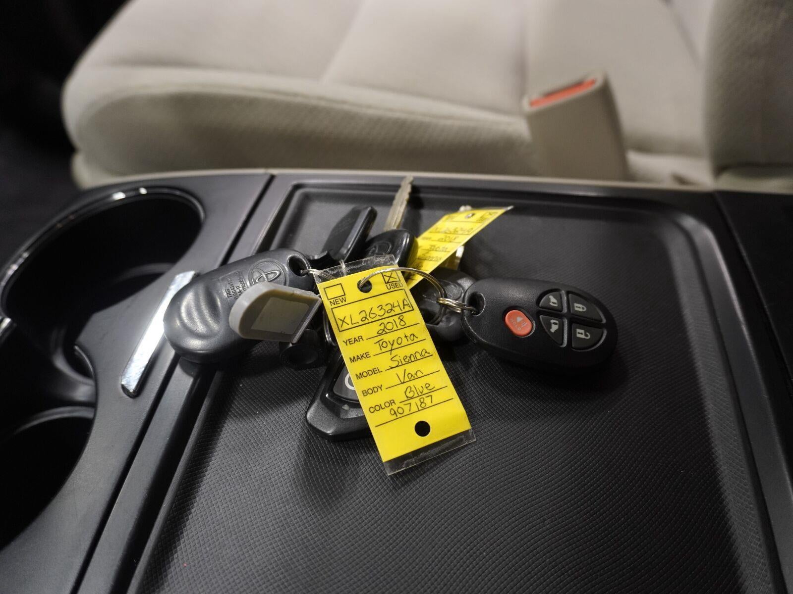 2018 Toyota Sienna LE Auto Access Seat
