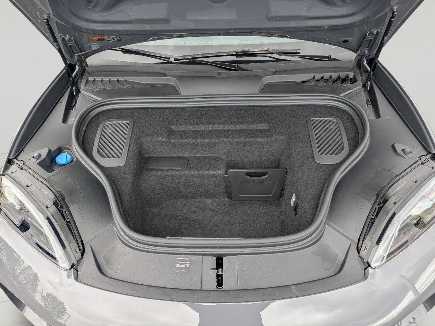 2025 Porsche Macan Electric 4