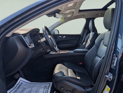 2022 Volvo XC60 Momentum