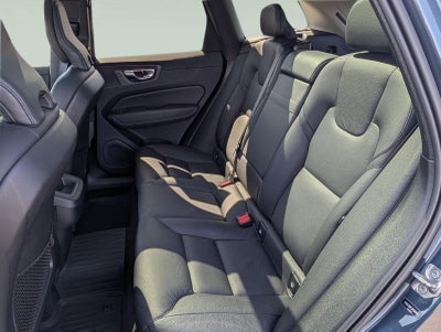 2022 Volvo XC60 Momentum