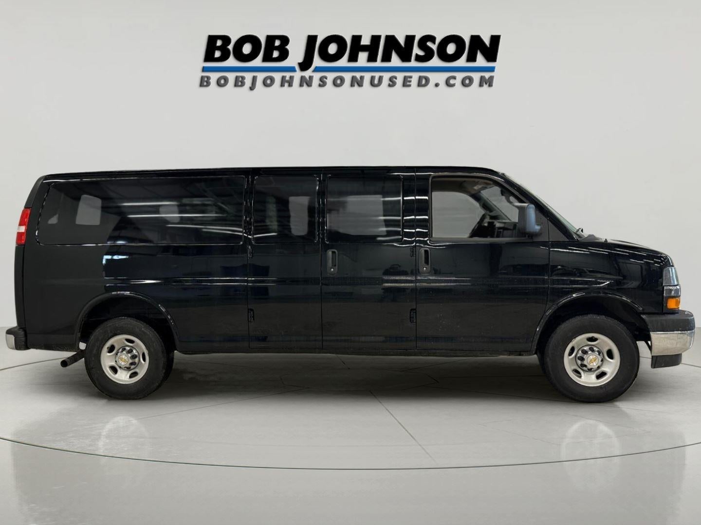 2025 Chevrolet Express Passenger 3500 1LT