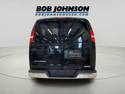 2025 Chevrolet Express Passenger 3500 1LT